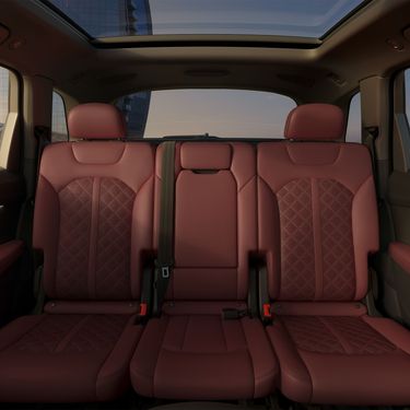 Foto de Ios asientos posteriores del Audi SQ7 SUV. 